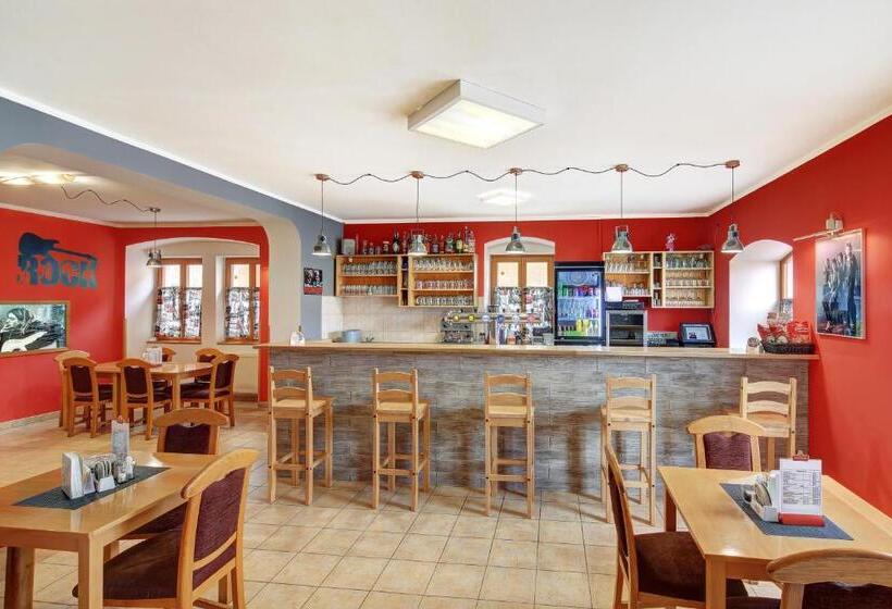 Отель Penzion A Restaurace U Vladaře