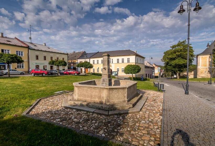 Отель Penzion A Restaurace U Vladaře