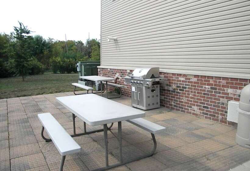 호텔 Pocahontas Inn & Suites