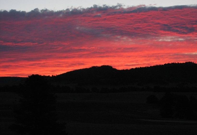 فندق Sawin  Logs Inn