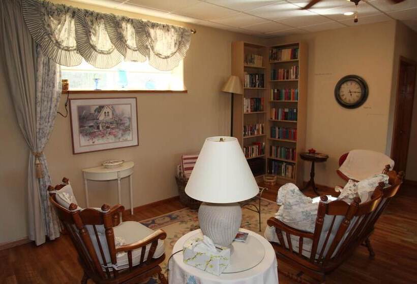 فندق Sawin  Logs Inn