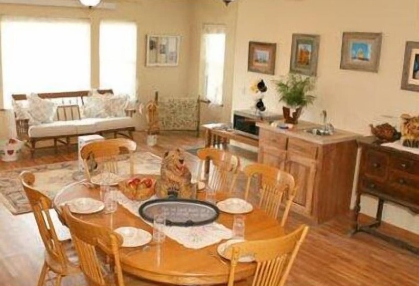 فندق Sawin  Logs Inn