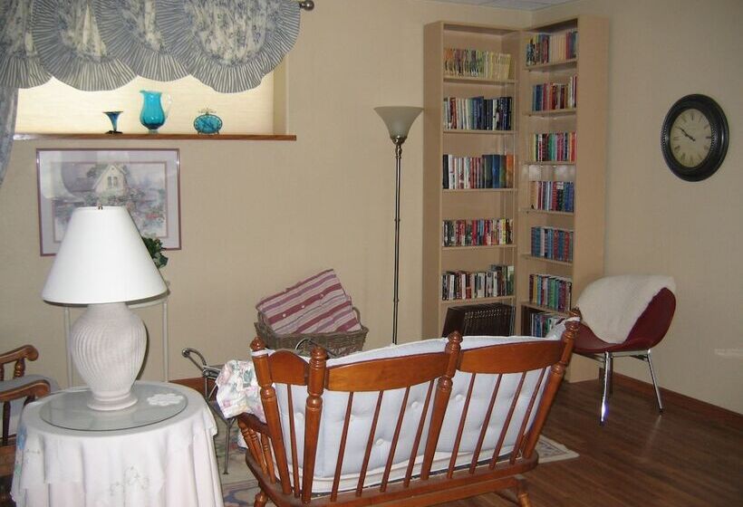 فندق Sawin  Logs Inn