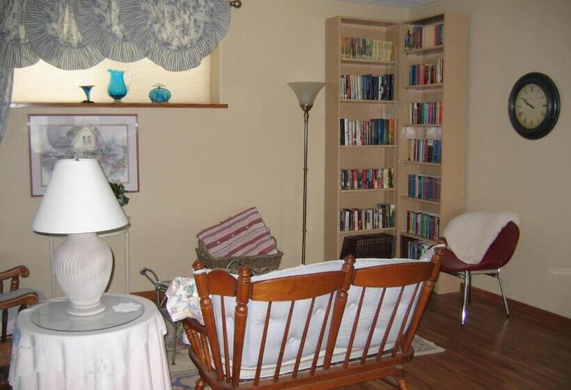 فندق Sawin  Logs Inn