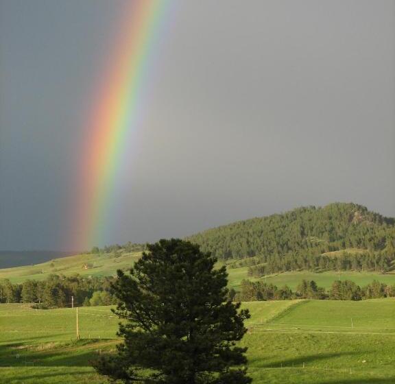 فندق Sawin  Logs Inn