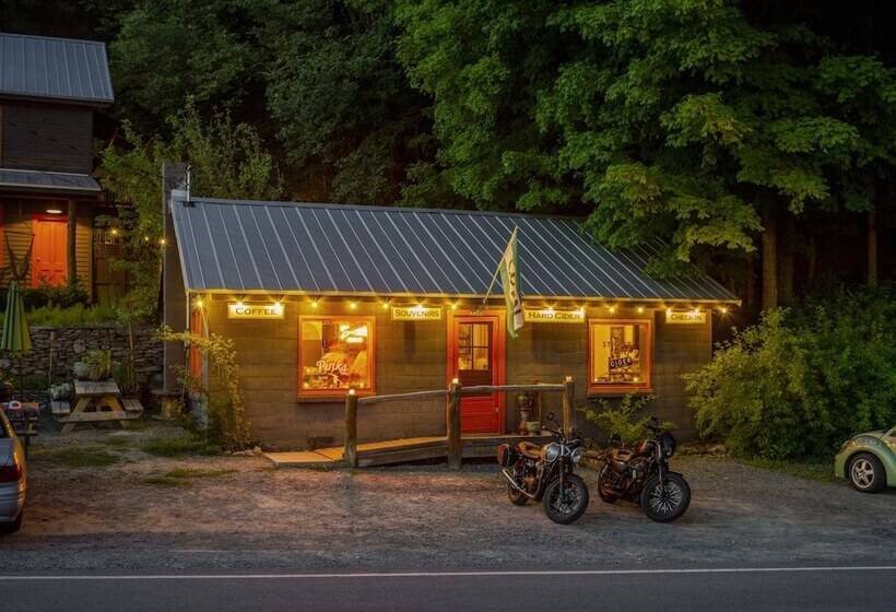 فندق Stickett Inn