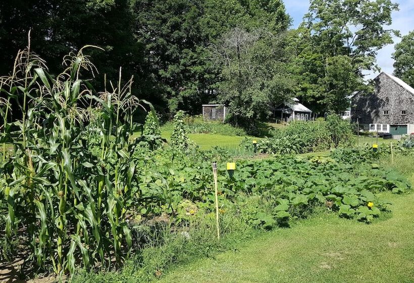 فندق The Farmstand Bed & Breakfast