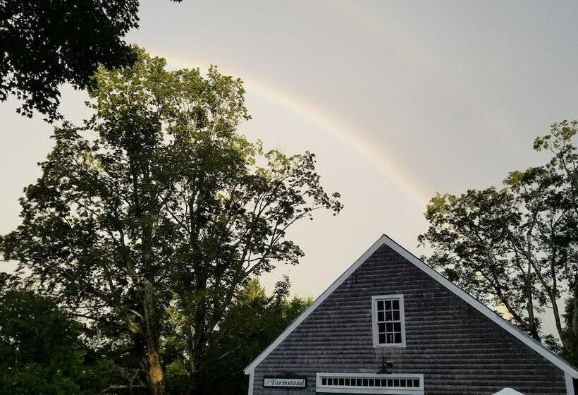 فندق The Farmstand Bed & Breakfast