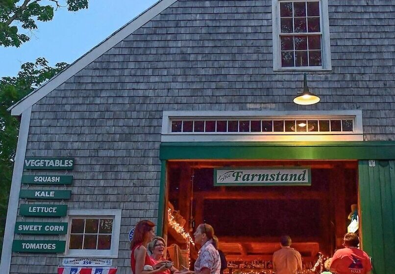 فندق The Farmstand Bed & Breakfast