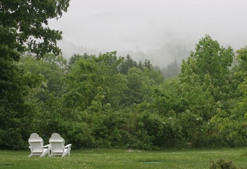 فندق Three Mountain Inn