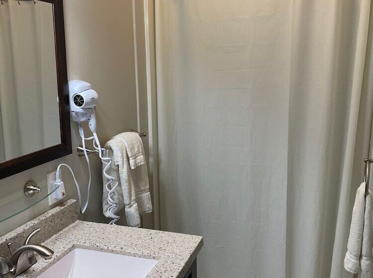 The New Lantern Motel