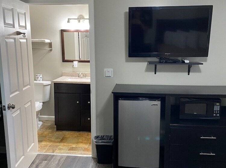 The New Lantern Motel