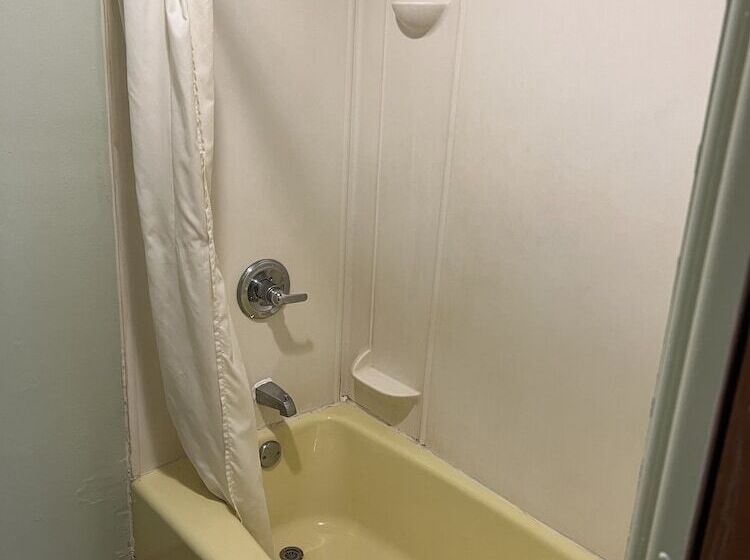 Town & Country Motel