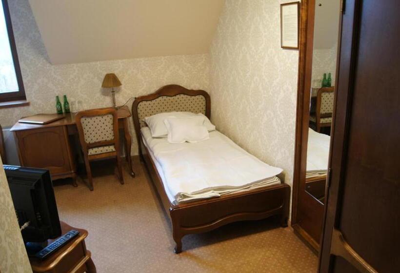 Отель Dworek Nad Pilicą