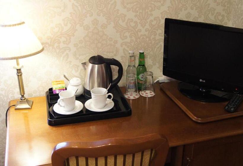 Отель Dworek Nad Pilicą