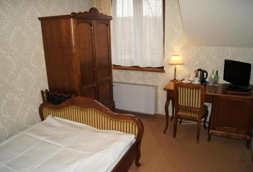 Отель Dworek Nad Pilicą