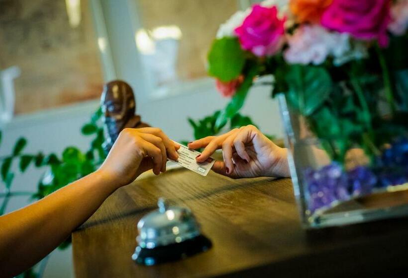 Отель Vanilla House