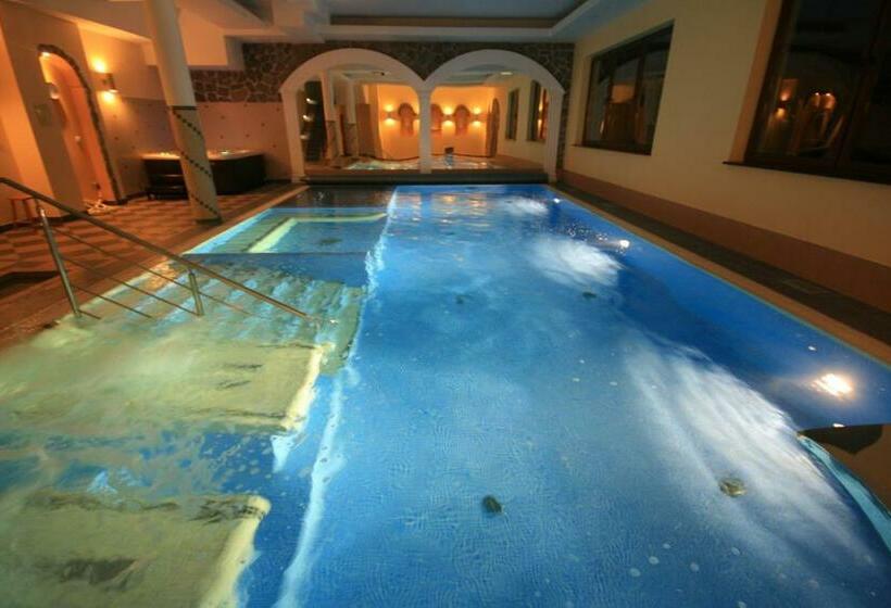 فندق Dwór Ostoia