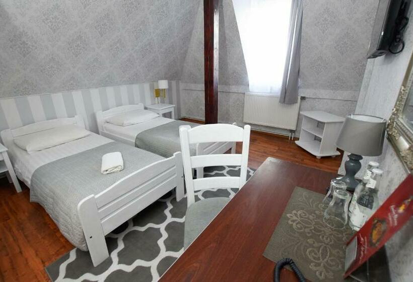 فندق Dwór Ostoia