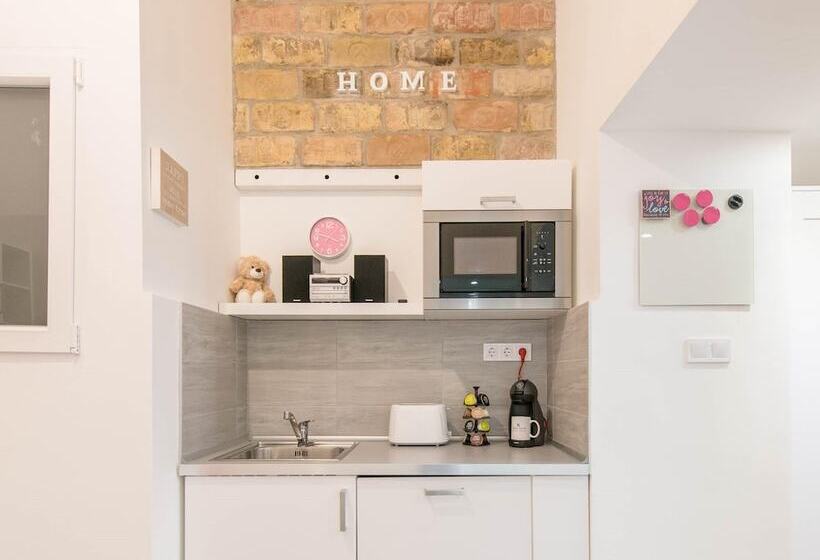 هتل Happy Home Budapest Pop