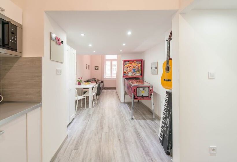 هتل Happy Home Budapest Pop