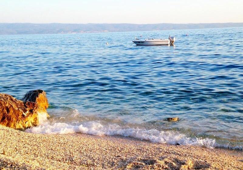 Apartments And Rooms Mladenka