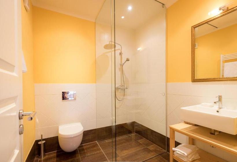 ホテル Bernhard S  Und Restaurant