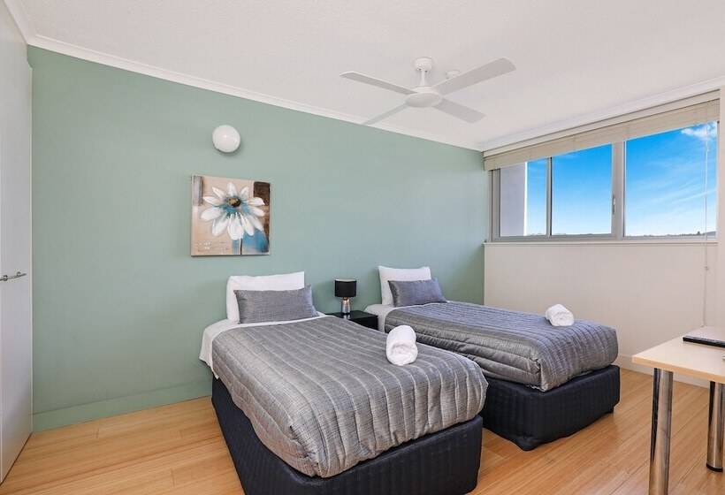 Elouera Tower Beachfront Apartments