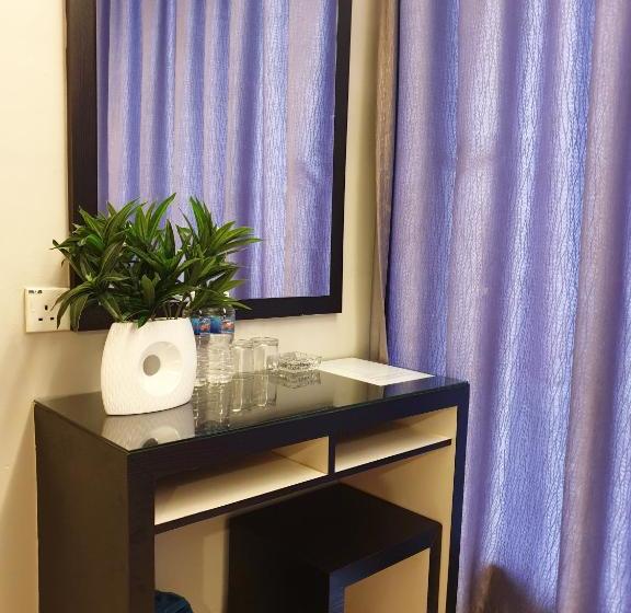 Отель Golden Court