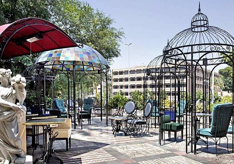 פונדק The Corner Roma