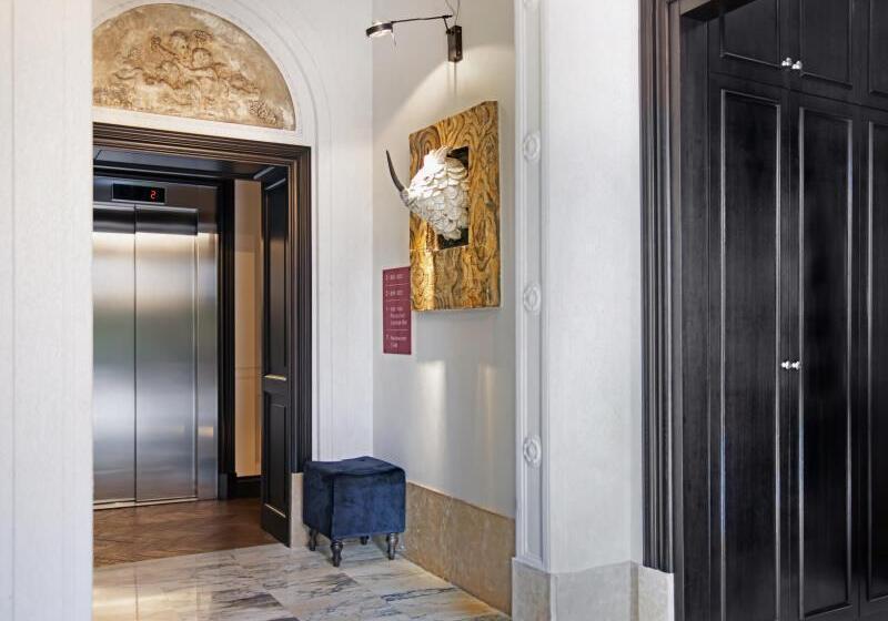 פונדק The Corner Roma