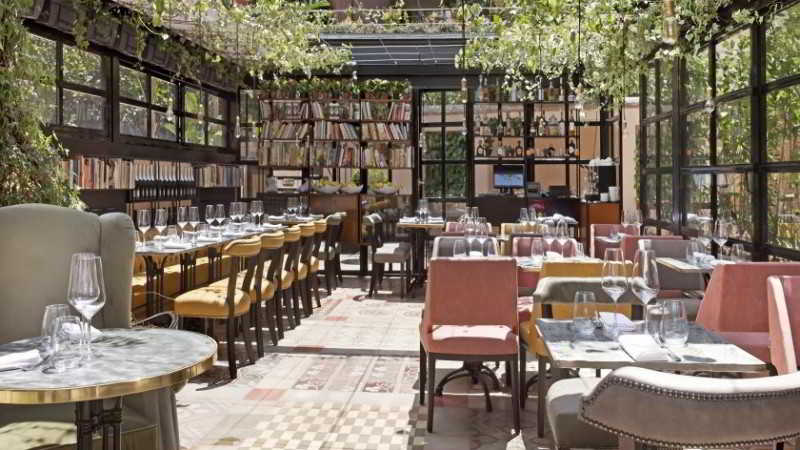 פונדק The Corner Roma