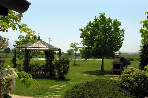 Отель Agriturismo Le Due Torri Ponte Pazienza