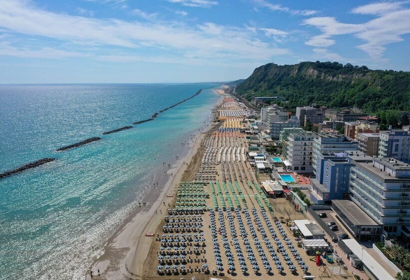 Amadei Hotel Figaro & Apartments