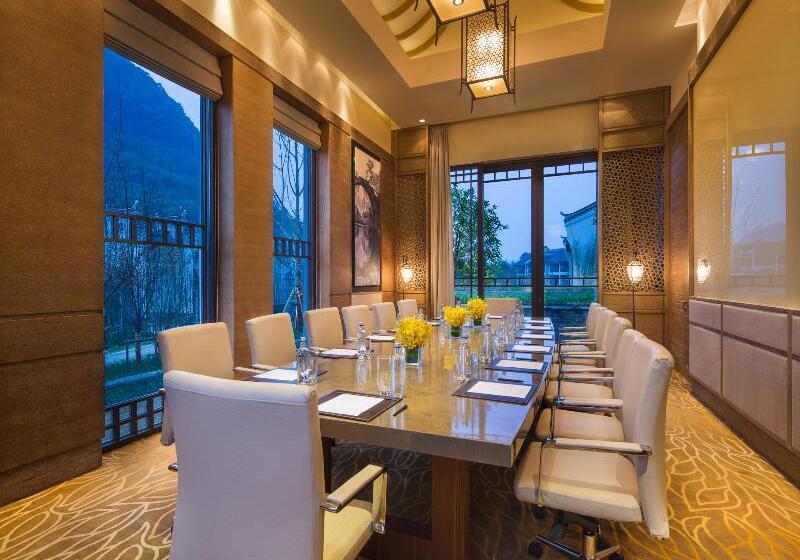 בית מלון כפרי Banyan Tree Yangshuo