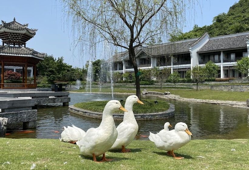 בית מלון כפרי Banyan Tree Yangshuo