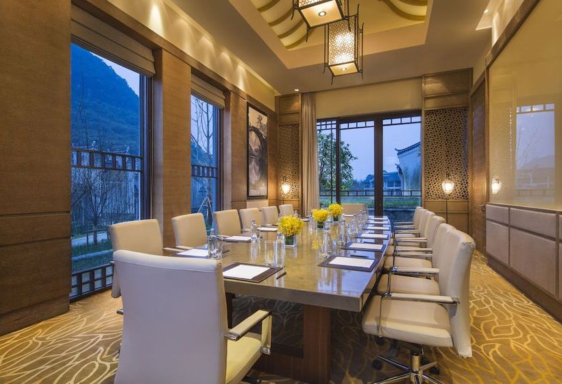 בית מלון כפרי Banyan Tree Yangshuo