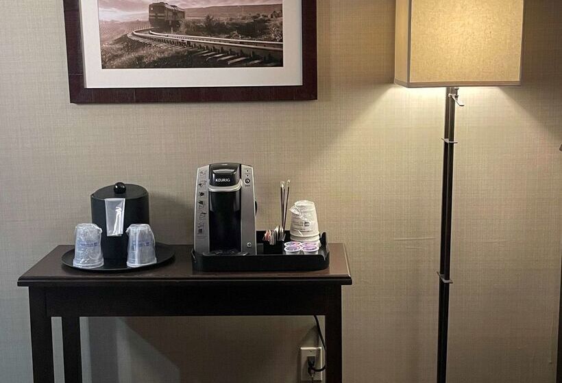 فندق Best Western Plus Okotoks Inn & Suites