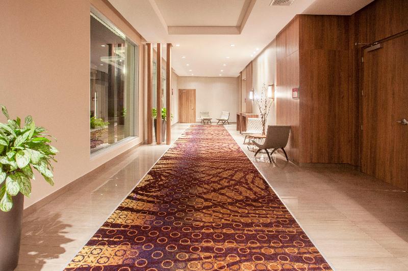 בית מלון כפרי Crowne Plaza Airport, An Ihg