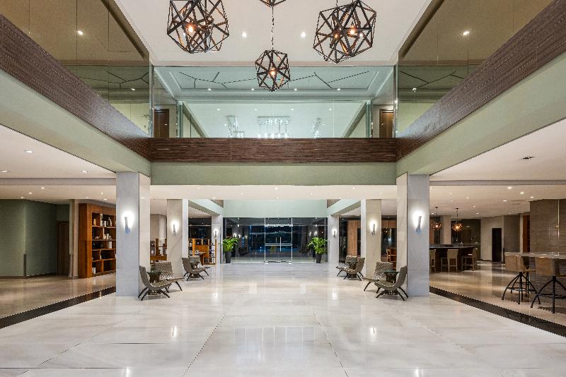 בית מלון כפרי Crowne Plaza Airport, An Ihg