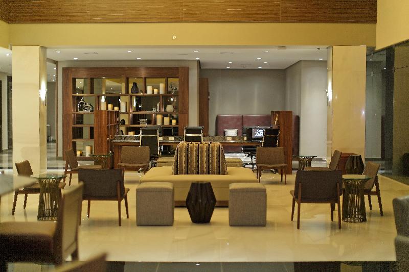 בית מלון כפרי Crowne Plaza Airport, An Ihg