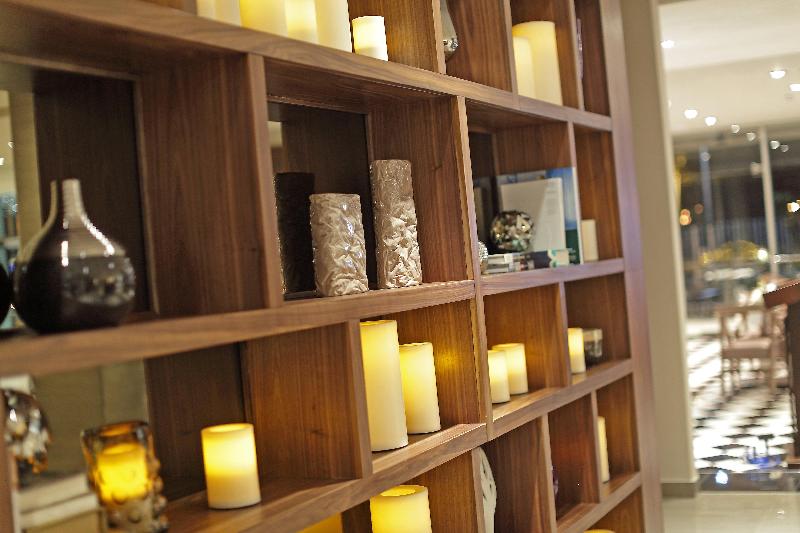 בית מלון כפרי Crowne Plaza Airport, An Ihg