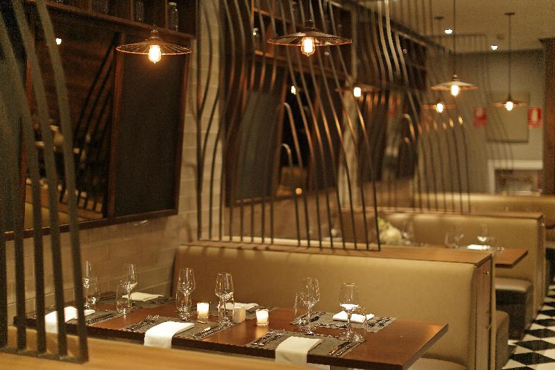 בית מלון כפרי Crowne Plaza Airport, An Ihg