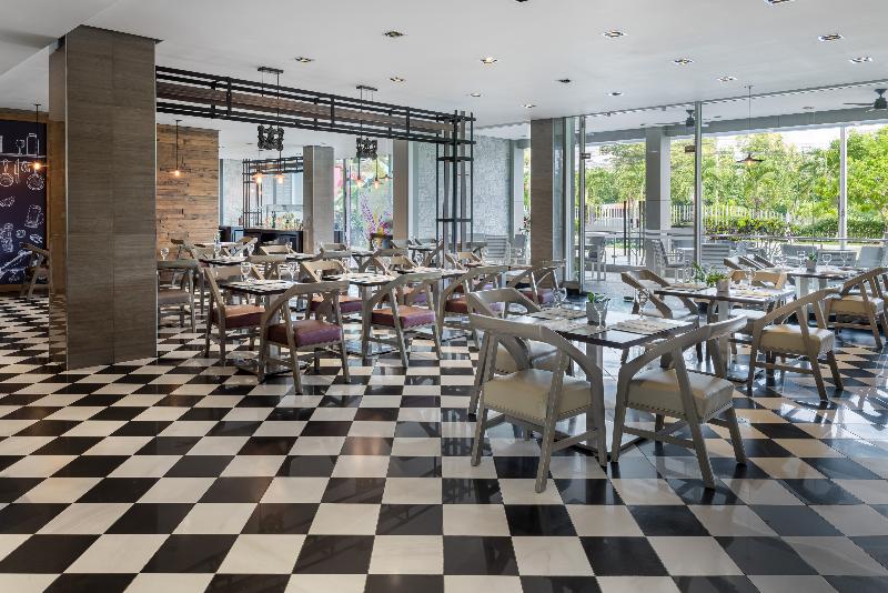 בית מלון כפרי Crowne Plaza Airport, An Ihg