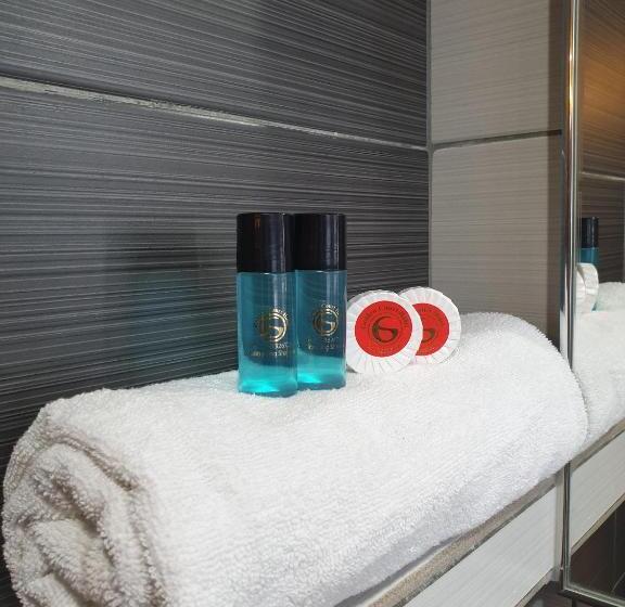 Отель Golden Court