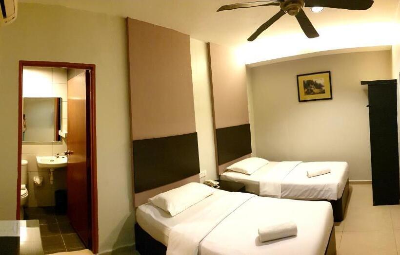 Отель Golden Court