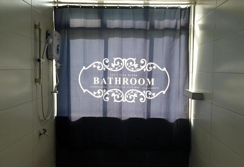 Отель Golden Court