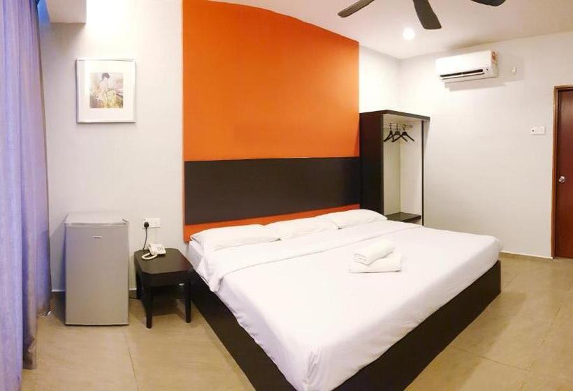 Отель Golden Court