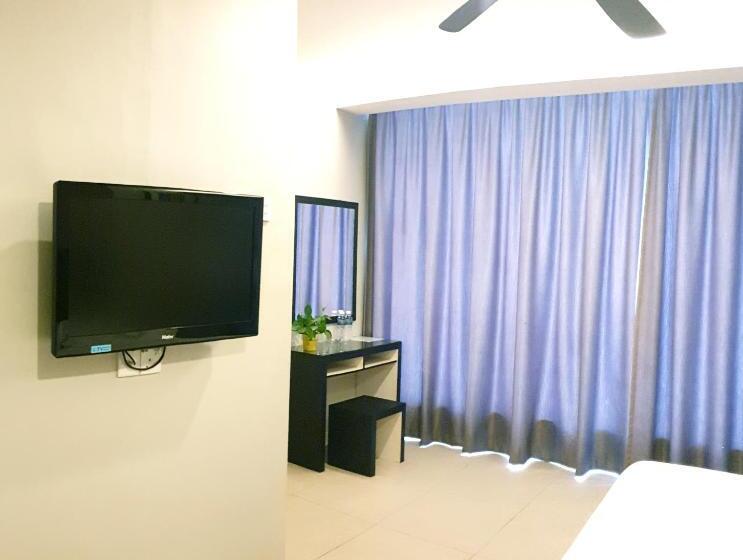 Отель Golden Court