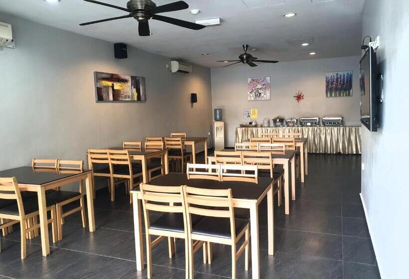 Отель Golden Court